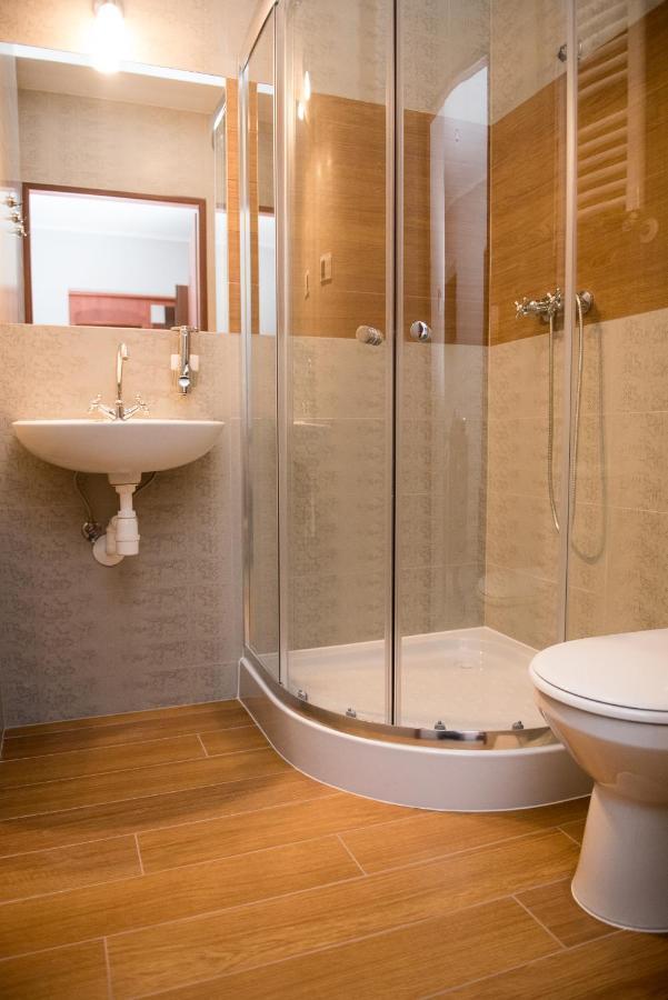 Geris Aparthotel Częstochowa Екстериор снимка